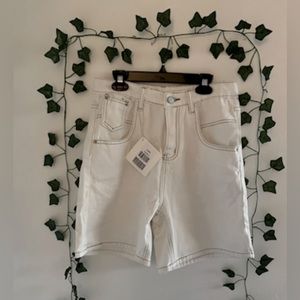 White, high-rise contrast stitch turned up hem denim shorts